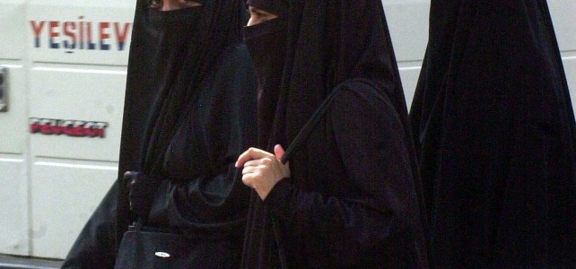 ¿Es discriminatorio exigir a una trabajadora musulmana la retirada del velo?